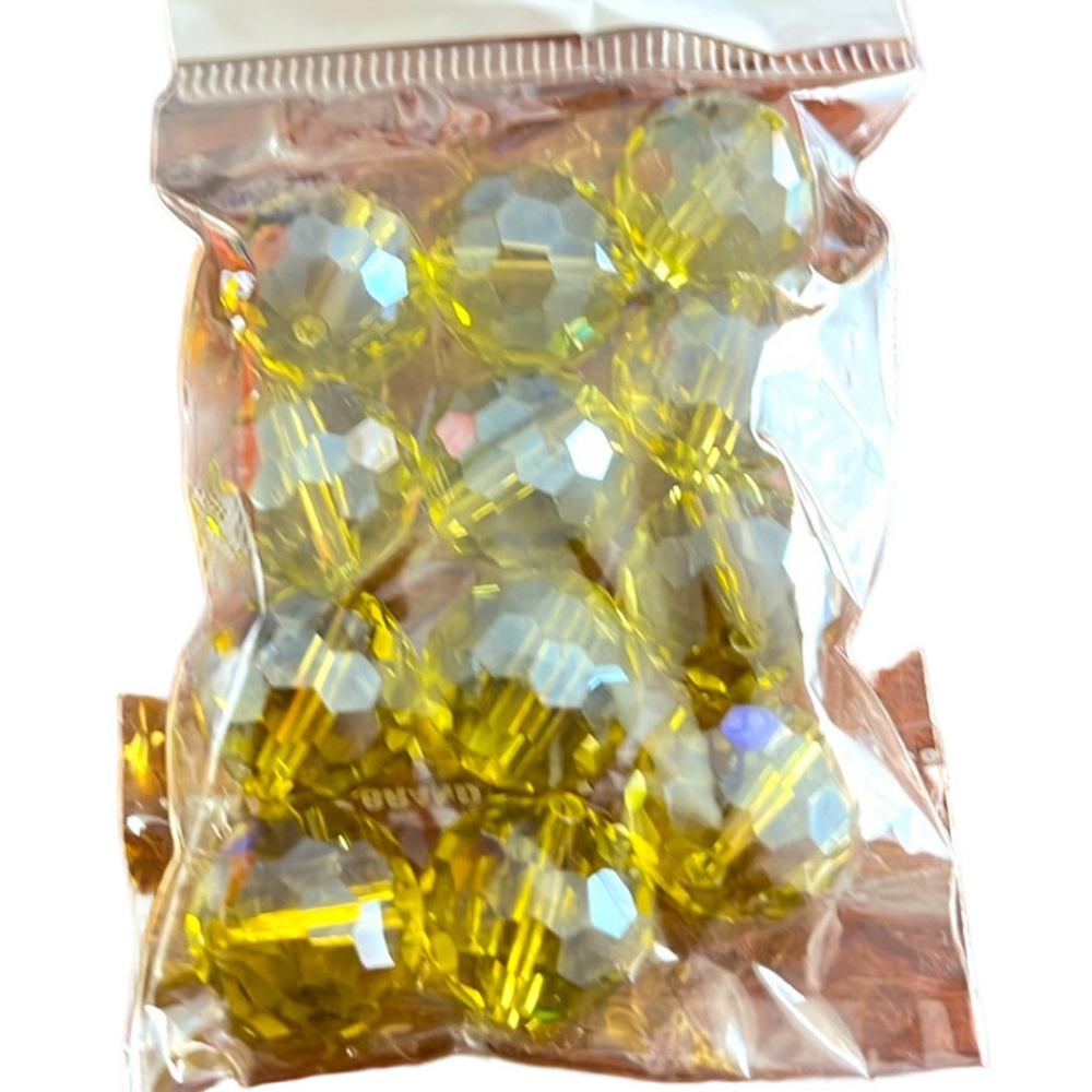 🏷 Bundle of 12 pcs 15mm Crystal Disco Cut Round Beads (LIME) NWT
